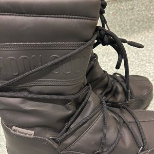 moon boots sz 8.5